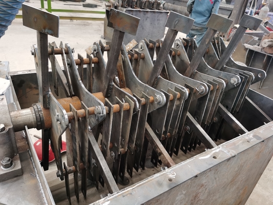 2000 r/min Machine de concassage de cage pour le concassage de matériaux Avantage pas facile à bloquer facile