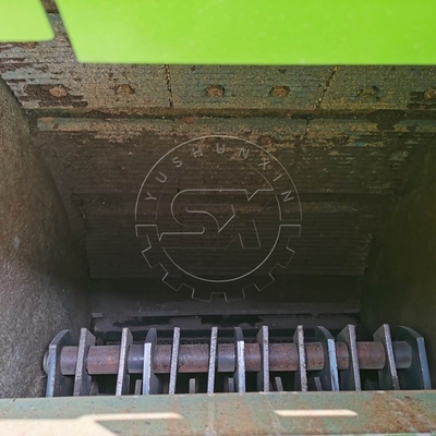 Machine de concassage de matières sèches pour le concassage de la paille de soie
