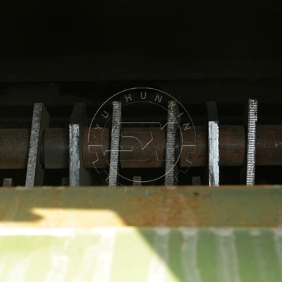 Machine de concassage de matières sèches pour le concassage de la paille de soie