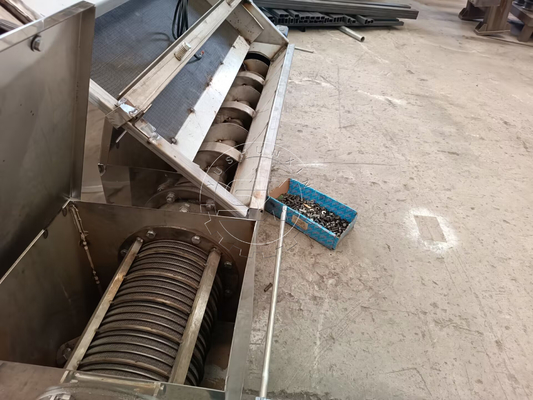 Séparateur liquide-solide à écran incliné 700 kg Poids idéal pour le traitement des eaux usées extérieures